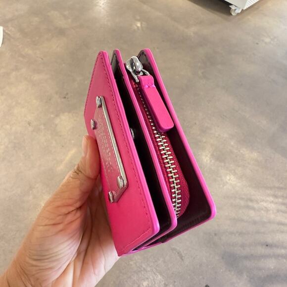 Best Price‼️Marc Jacobs 4S5SMP005S01 Mini Compact Wallet HOT PINK - Picture 2 of 7